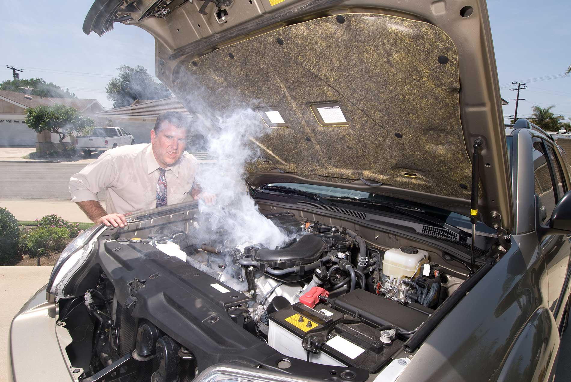 featuredimage--Car-having-engine-issues-on-the-side-of-the-road
