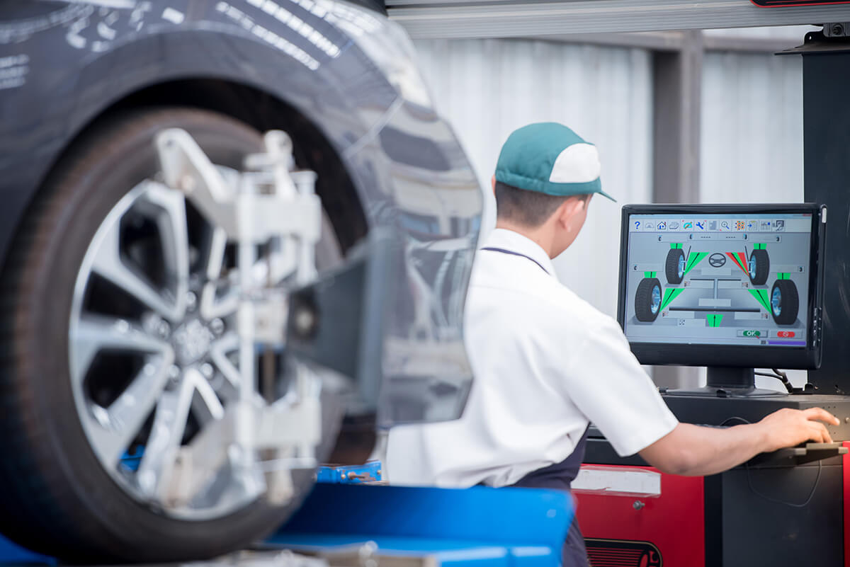 mechanic installs sensors during suspension adjustment